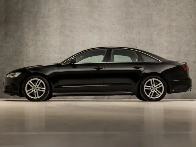 Audi A6 Limousine 1.8 TFSI S-Line Sport 2016 Benzine 2
