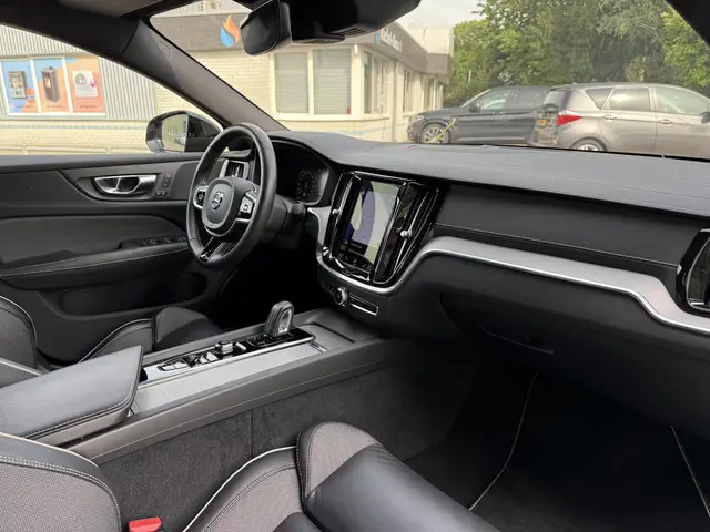 Volvo S60 2.0 B3 Aut. 163pk MHEV R-Design 2021 Benzine 12