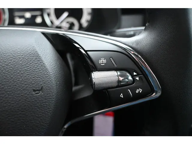 Škoda Kamiq 1.0 TSI Ambition 2023 Benzine 32