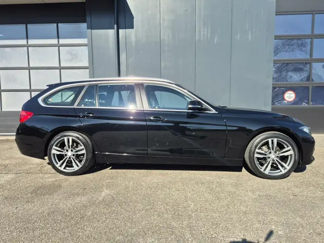 BMW 3 Serie Touring M Sport Pakket / Na 318i 2017 Benzine 8