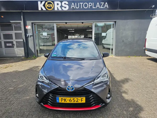 Toyota Yaris 1.5 Hybrid Design Red 2017 Hybride Benzine 2