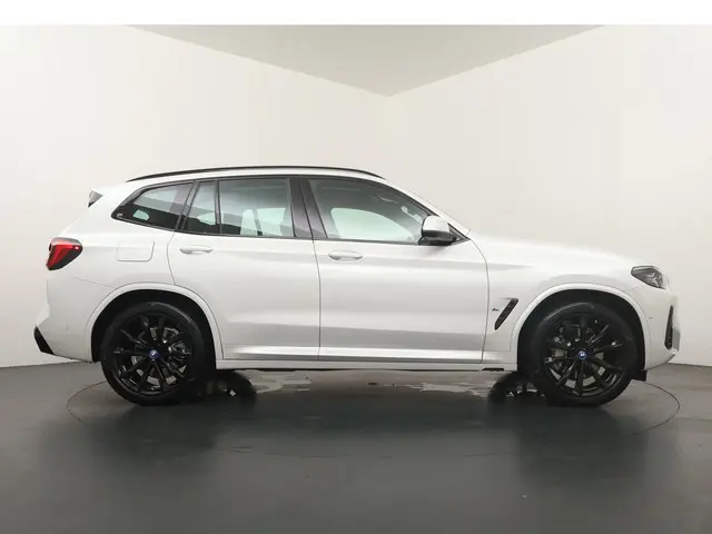 BMW X3 xDrive30e 2023 Hybride Benzine 8