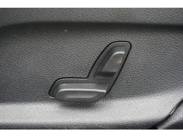Mercedes-Benz C-Klasse 180 Prestige 2014 Benzine 31