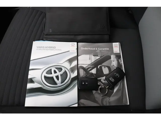 Toyota Yaris 1.5 Hybrid Dynamic 2020 Hybride Benzine 32