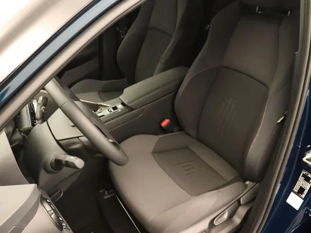Toyota C-HR 1.8 Hybrid 140 Dynamic 2025 Hybride Benzine 38