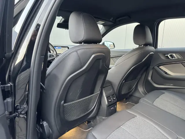 BMW 1 Serie 118i Executive Edition M 2020 Benzine 25