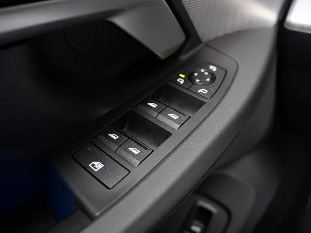 BMW 5 Serie Touring 520i 2025 Benzine 33