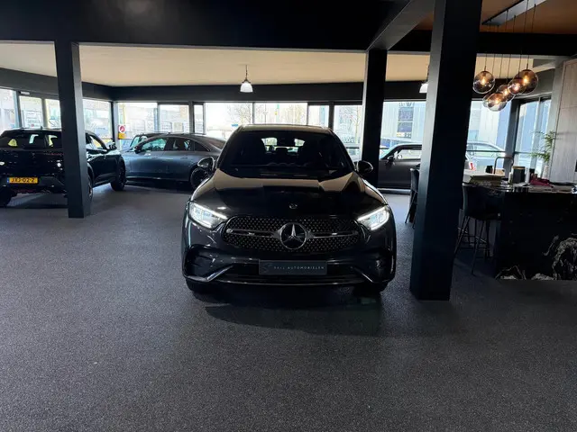 Mercedes-Benz GLC 200 4MATIC AMG Line 2024 Benzine 8