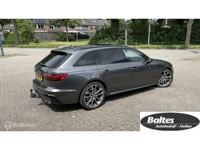 Audi S4 2