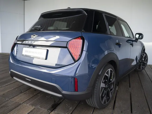 MINI 5-Deurs C 2025 Benzine 51