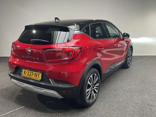 Renault Captur 1.3 mild hybrid 160 iconic 2023 Benzine 2