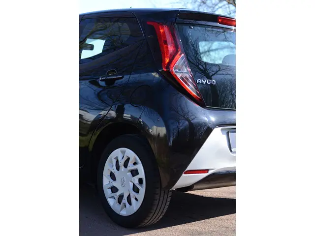 Toyota Aygo 1.0 VVT-i x-play 2021 Benzine 10