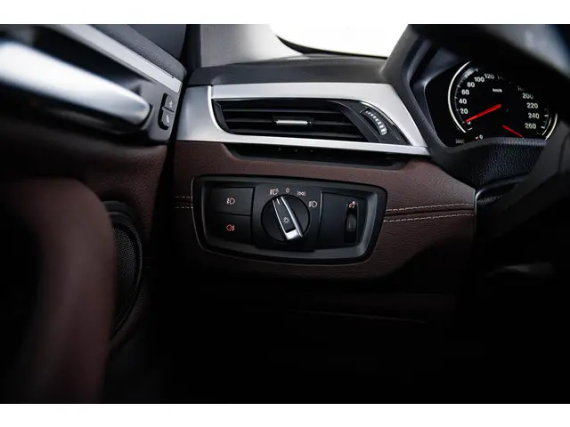 BMW X1 xDrive25e High Executive 2022 Hybride Benzine 50