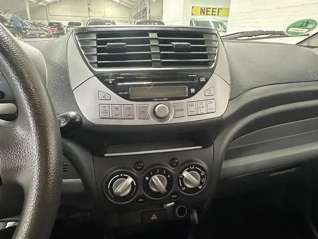 Nissan Pixo 1.0 Visia 2013 Benzine 10