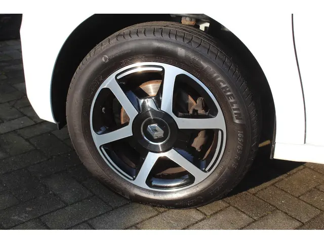 Renault Twingo 0.9 TCe Intens 90 pk EDC 2020 Benzine 19