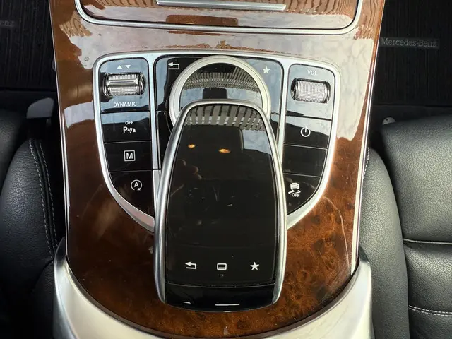 Mercedes-Benz GLC 250 d 4MATIC Prestige 2016 Diesel 12