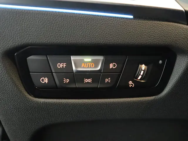 BMW 3 Serie 330e 2024 Hybride Benzine 27