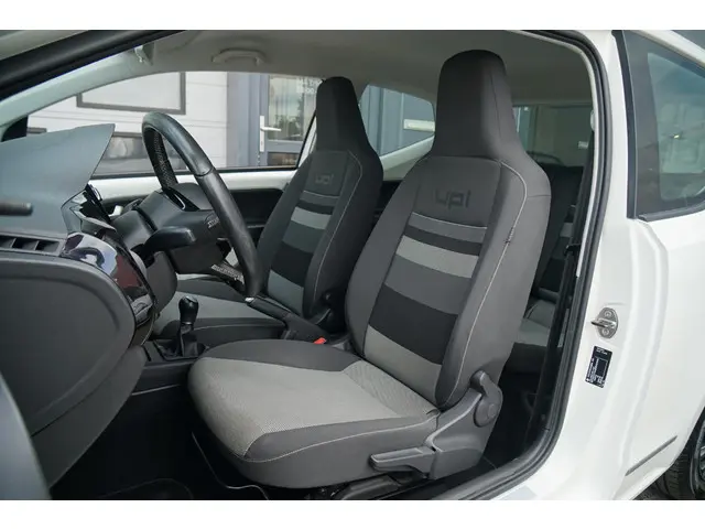 Volkswagen up! 1.0 cheer up! BlueMotion 2013 Benzine 8