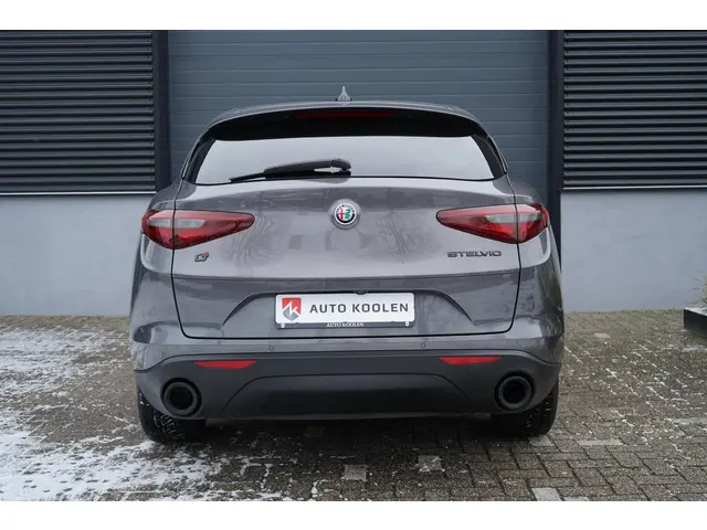 Alfa Romeo Stelvio 2.0 T AWD Super 2018 Benzine 24
