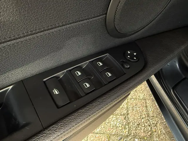 BMW Z4 Roadster sDrive18i Executive 2014 Benzine 23