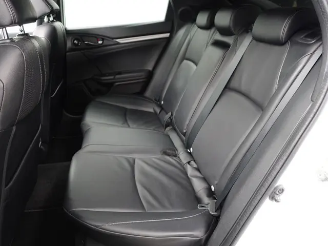 Honda Civic 1.0 i-VTEC Executive Aut- 2018 Benzine 27