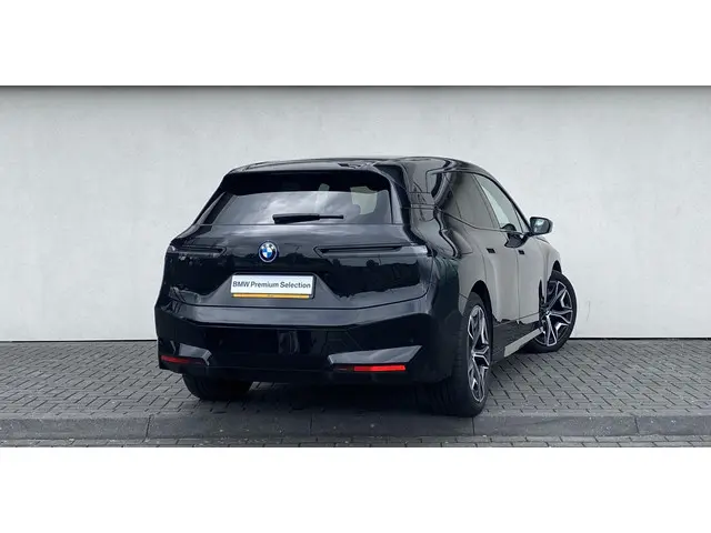 BMW iX 2