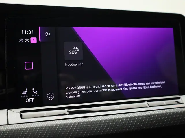 Volkswagen Golf 1.5 eTSI 130pk DSG R-Line 2024 Benzine 20