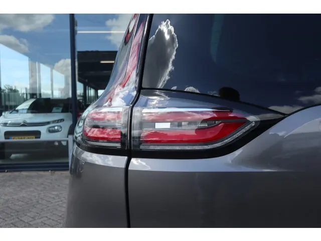Renault Espace 1.8 TCe Limousin 7p. 2018 Benzine 24