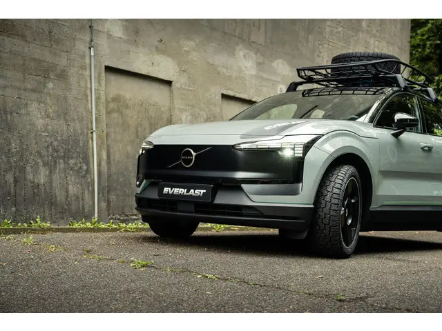 Volvo EX30 Extended Range Plus 2025 Elektrisch 45