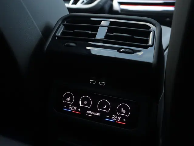 BMW 5 Serie Touring 550e xDrive 2025 Hybride Benzine 38