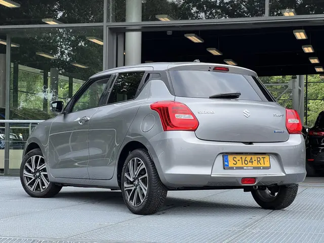 Suzuki Swift 1.2 Style Smart Hybrid 2023 Benzine 6