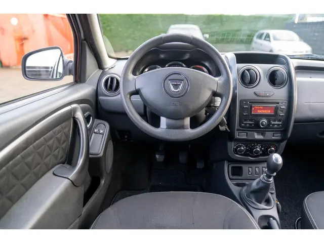 Dacia Duster 1.2 TCe 4x2 Lauréate 2015 Benzine 39