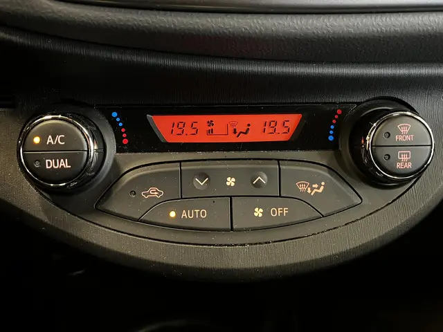Toyota Yaris 1.3 VVT-i Dynamic 2014 Benzine 19