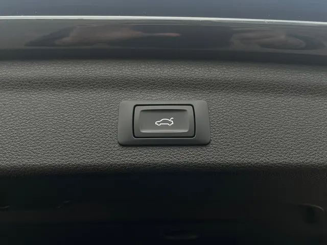 Audi Q3 45 TFSI e edition Plug-in 2024 Hybride Benzine 6
