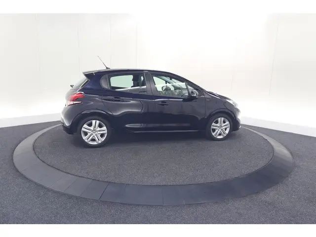 Peugeot 208 PureTech 82 Signature 2019 Benzine 10