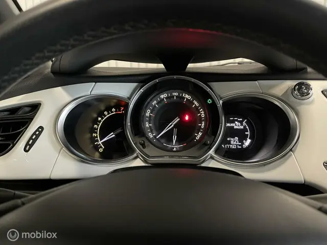 Citroën DS3 1.2 VTi 82pk So Chic 2014 Benzine 13