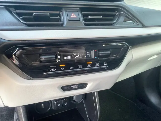 Suzuki Swift 1.2 Select Smart Hybrid 2025 Benzine 18