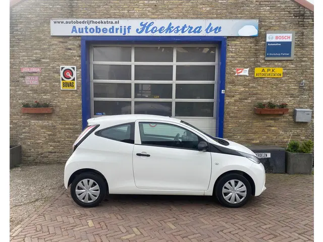Toyota Aygo 1.0 VVT-i x-now 2016 Benzine 4