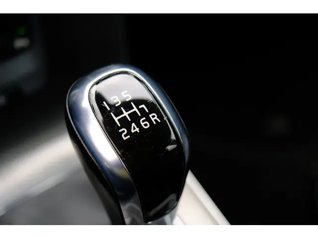 Volvo V40 2.0 T3 Nordic+ Pano|Xenon|Leder|Navi 2016 Benzine 19