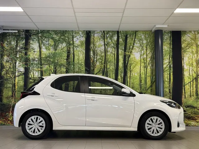 Toyota Yaris 1.5 Hybrid Active 2023 Hybride Benzine 4