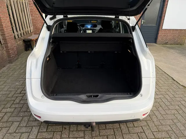 Citroën C4 Picasso 1.2 PureTech Intensive 2016 Benzine 17