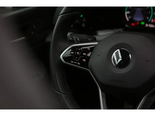 Volkswagen Golf 1.5 eTSI R-Line 2021 Benzine 8