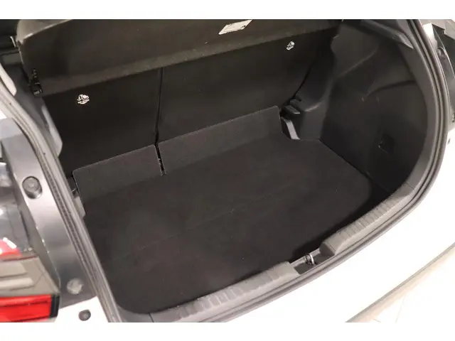 Toyota Yaris 1.5 Hybrid Dynamic, 2022 Hybride Benzine 24