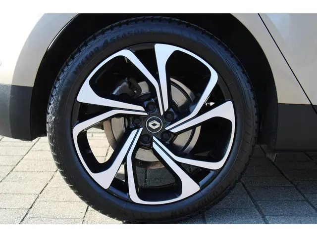 Renault Scénic 1.3 TCe Bose 2018 Benzine 31