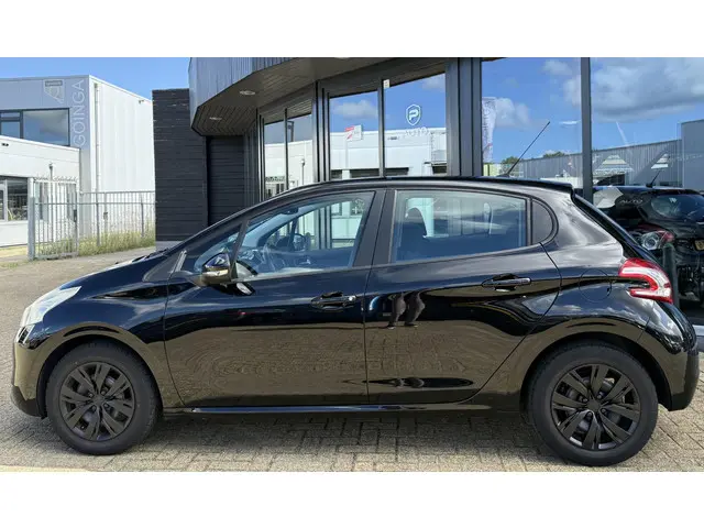 Peugeot 208 1.2 VTi Envy 2013 Benzine 3