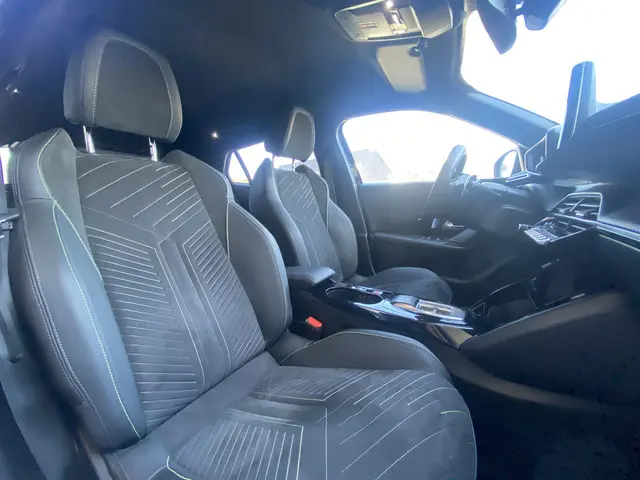 Peugeot 2008 1.2T 130pk Automaat 130 GT 2024 Benzine 4