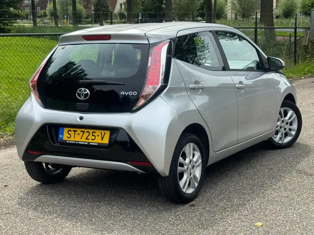 Toyota Aygo 1.0 VVT-i x-pose /Airco/Led/ 2017 Benzine 3
