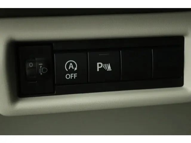 Suzuki Swift 1.2 Select Smart Hybrid 2025 Benzine 28