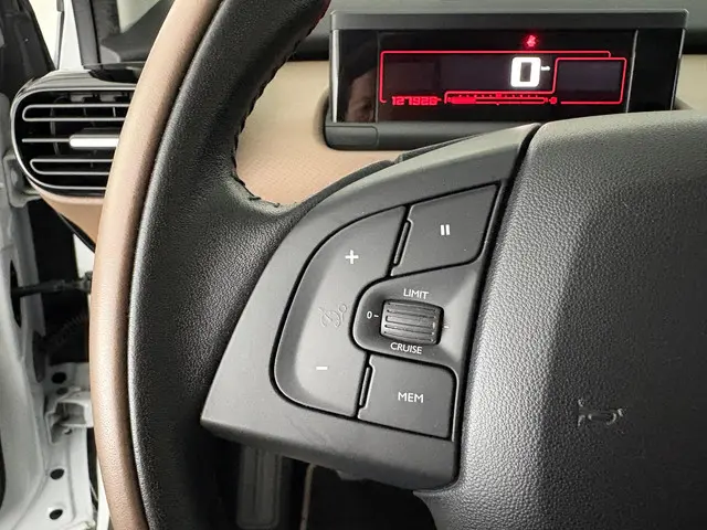 Citroën C4 Cactus 1.2 PureTech Shine 2015 Benzine 17