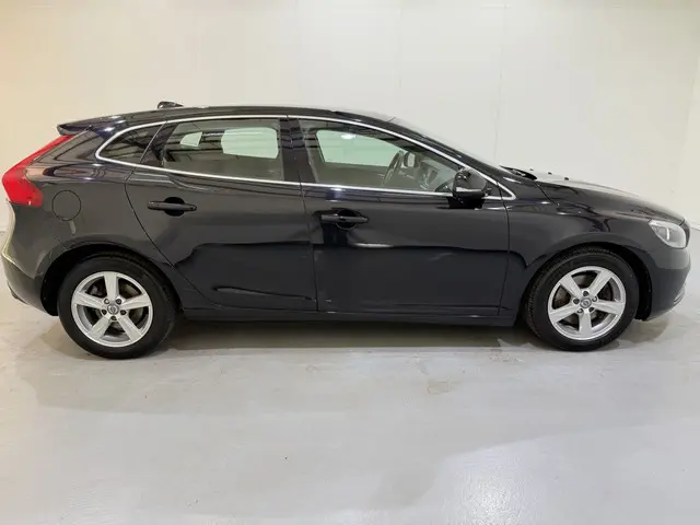 Volvo V40 V-40 1.6 T2 Momentum Navi 2014 Benzine 11